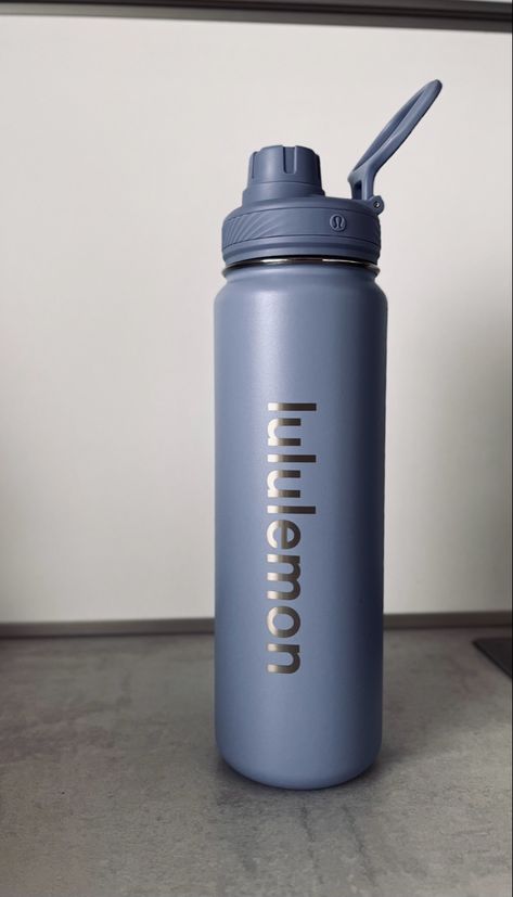 Lululemon Water Bottle Blue, Lululemon Drink Bottle, Blue Water Bottle Aesthetic, Lululemon Tumbler, Lululemon Water Bottle Aesthetic, Lulu Lemon Water Bottle, Lululemon Bottle, Water Bottels, Lemon Water Bottle