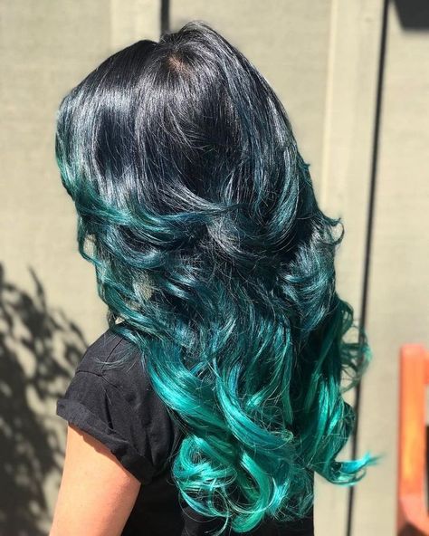 Cerulean Sea Hair, Auburn And Teal Hair, Silver And Teal Hair, Blue Green Hair Color Ideas, Unique Ombre Hair Color Ideas, Aqua Marine Hair, Dark Teal Hair Ombre, Teal Hair Color Turquoise, Torquise Hair