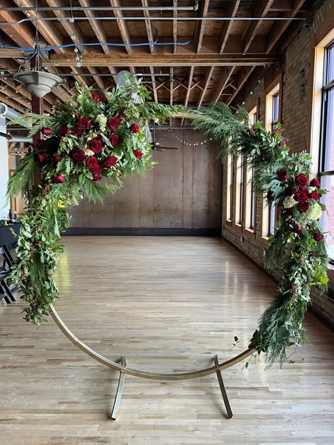 Winter Floral Arch, Circle Backdrop With Red Flowers, Christmas Floral Arch, Christmas Circle Arch, Wreath Backdrop, Christmas Floral Installation, Winter Wedding Arch Flowers, Evergreen Wedding Arch, Christmas Outdoor Photoshoot