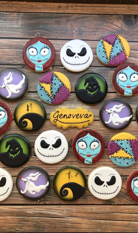 Jack Skellington Cookies, Nightmare Before Christmas Treats, Christmas Treats Diy, Nightmare Before Christmas Cupcakes, Nightmare Before Christmas Cookies, The Nightmare Before Christmas Halloween, Nightmare Before Christmas Cake, Halloween Sugar Cookies Decorated, Royal Cookies