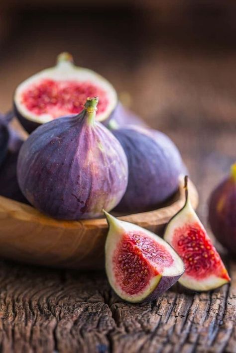 Health Benefits Of Figs, Roasted Figs, Vegetables Photography, Fig Recipes, Still Life Fruit, Fruit Photography, Fresh Figs, Beautiful Fruits, Honey Roasted