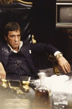 Scarface Poster, Scarface Movie, Gangster Movies, Trying To Be Happy, Tony Montana, Movie Shots, Printed Clothing, Al Pacino, Mike Tyson