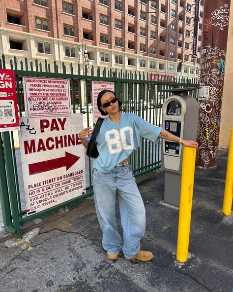 as usual, taking styling tips from @eliannaarvizu ✍️ Timbs Outfits Women, Cosy Fits, Timbs Outfits, Streetwear Summer Outfits, Drippy Fits, Street Style Outfits Casual, Streetwear Outfit Ideas, 90s Inspired Outfits, Oufits Casual