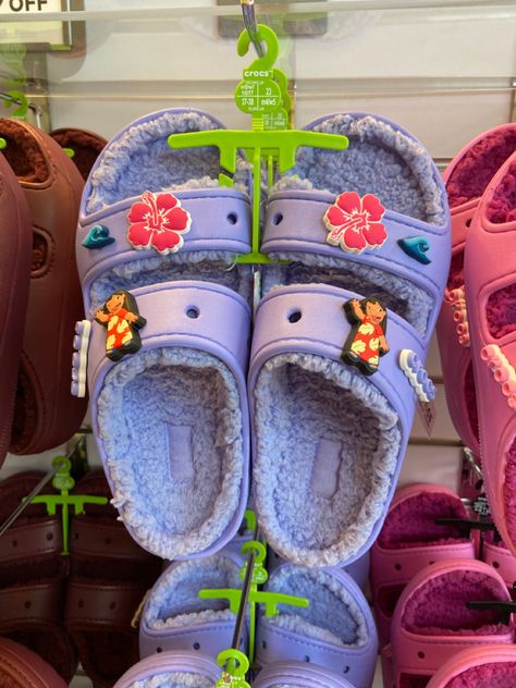 croc slippers fuzzy; lilo and stitch edition disney version purple pink flower blue wave Purple Fuzzy Crocs, Fuzzy Crocs Slides, Fuzzy Croc Sandal Outfit, Crocs Fuzzy Sandals, Fuzzy Crocs Outfit, Purple Crocs Outfit, Stitch Jibbitz, Croc Slippers, Cool Crocs