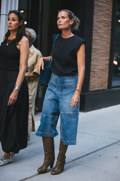 Jeans Formal, Shorts Boots, Denim Street Style, Denim Day, Mode Inspo, Street Chic, Style Chic, Mode Inspiration, Outfits Casuales