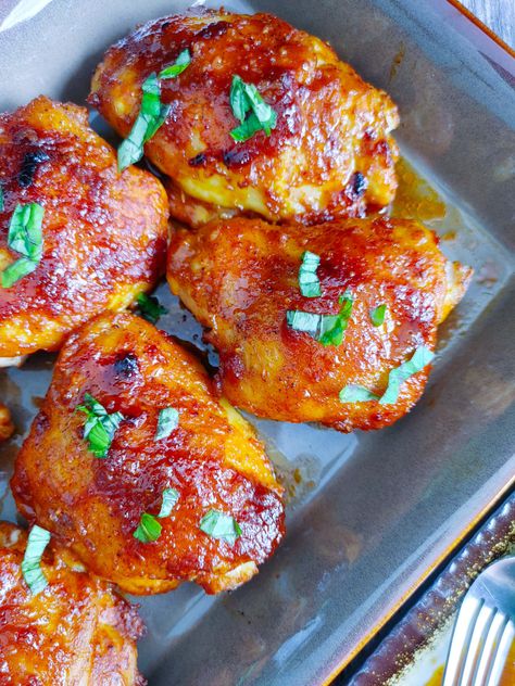 Simple Honey Garlic Glazed Chicken Thighs - U Keep Cooking Honey Garlic Glazed Chicken, Garlic Glazed Chicken, Dinners With Chicken, Glazed Chicken Thighs, Christmas Side Dish Recipes, Delicious Chicken Recipes, Honey Glazed Chicken, Honey Glazed, Glazed Chicken