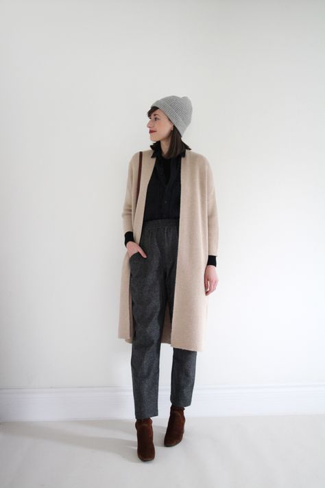 Dress In Winter, Cold Weather Dresses, Old Sweater, Cozy Winter Outfits, Warm Dresses, Style Inspiration Winter, Cold Weather Fashion, Coat Outfits, Summer Fabrics