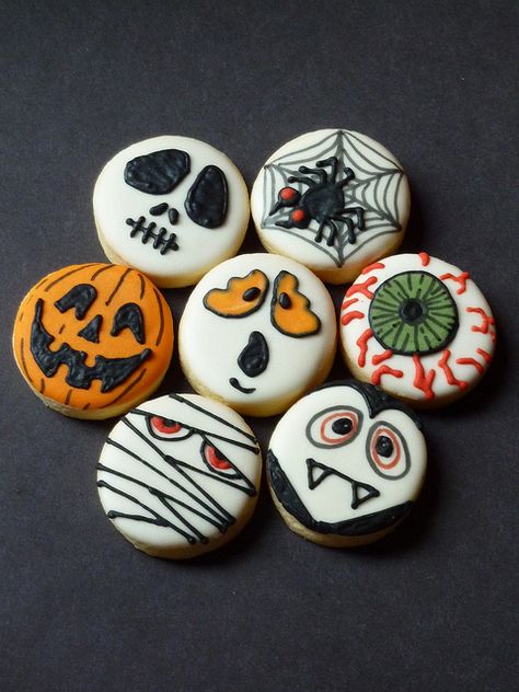 Halloween Decorated Cookies, Veselý Halloween, Biscuits Halloween, Halloween Backen, Postres Halloween, Dessert Halloween, Cookies Halloween, Dulces Halloween, Halloween 23