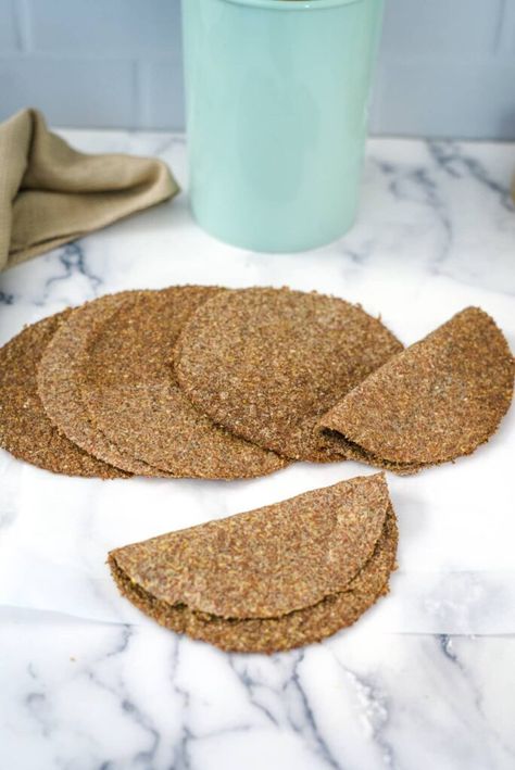 Flaxseed Tortillas - Keto & Low Carb Vegetarian Recipes Flaxseed Tortillas, Vegan Tortillas, Tortillas Keto, Low Carbohydrate Recipes, Bread Alternatives, Paleo Bread, Low Carb Vegetarian Recipes, Vegan Entree, Keto Vegan