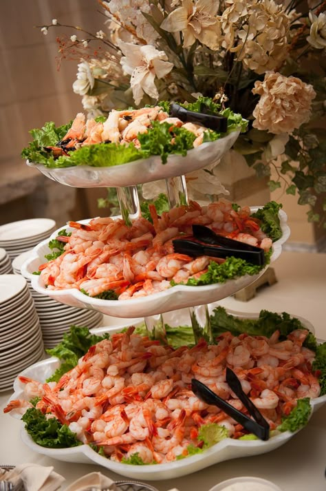 Shrimp Cocktail Display, Shrimp Food, Seafood Party, Best Party Appetizers, Amazing Food Platters, Catering Food Displays, Wedding Appetizers, Shrimp Appetizers, Party Food Buffet