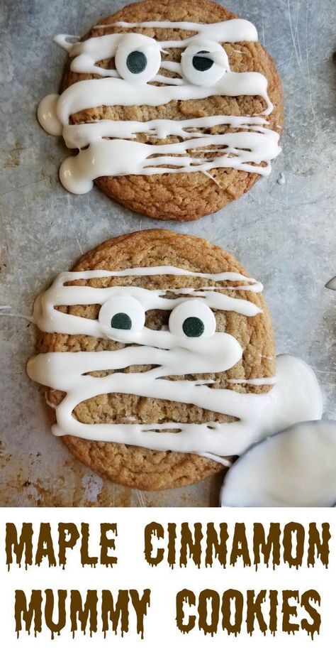 These chewy and delicious maple cinnamon cookies become mummies quickly and easily. They are a perfect Halloween treat! #halloween #cookies #dessert #maple #recipe October Cookies, Party Motto, Mummy Cookies, Halloween Deserts, Recipes Halloween, Dessert Halloween, Postres Halloween, Recetas Halloween, Halloween Food Dinner