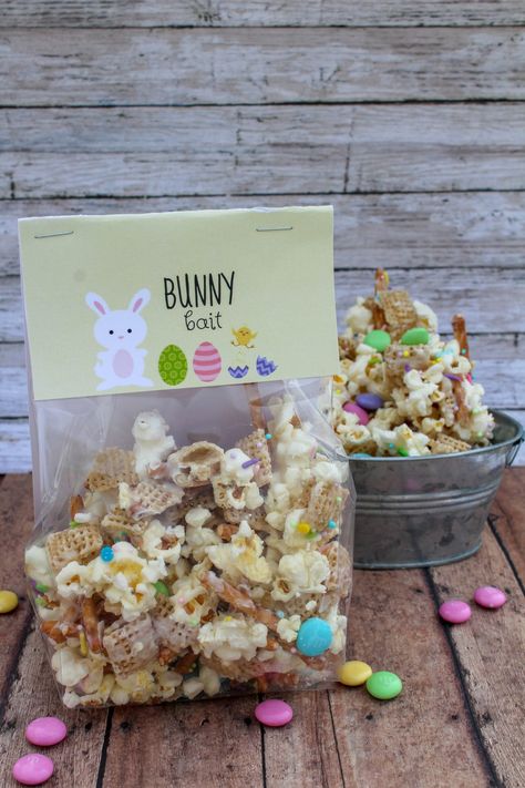 Bunny Bait White Chocolate Snack Mix with Free Printable Gift Tags Bunny Bait Printable, White Chocolate Snack Mix, Chocolate Snack Mix, Bunny Bait, White Chocolate Candy, Cereal Snacks, Free Printable Gifts, Printable Gift Tags, Free Printable Gift Tags