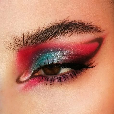 Glam Rock Makeup, Rock Makeup, Punk Makeup, Rave Makeup, Magical Makeup, Halloween Makeup Inspiration, Swag Makeup, Eye Makeup Pictures, Red Makeup