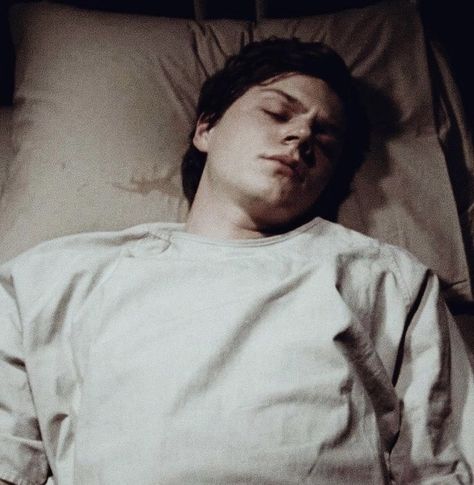 Kit Walker Aesthetic, Walker Aesthetic, Sleeping Art, Header Wallpaper, Alex Delarge, Ahs Asylum, Evan Peters American Horror Story, Finn Wittrock, Kit Walker