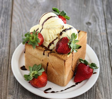 Brick Toast, Strawberry And Chocolate, San Diego Food, Levain Bakery, Honey Toast, Double Chocolate Chip Cookies, Köstliche Desserts, Toast Recipes, Chocolate Strawberries