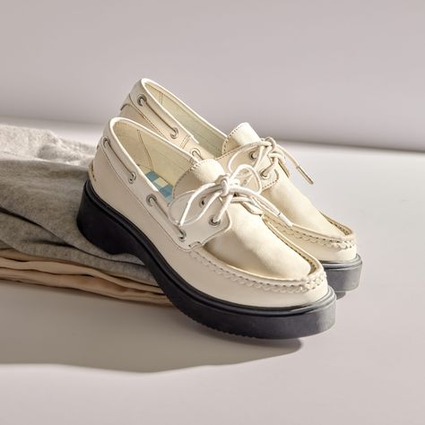 Our Bayside Boat Shoe in White is for the modern prep, forgoing rigidity while embracing a clean, evergreen aesthetic. 🌱 Evergreen Aesthetic, Sperry Women's, Womens Boat Shoes, Boat Shoe, Sperrys, Boat Shoes, The Modern, Instagram Photos, White