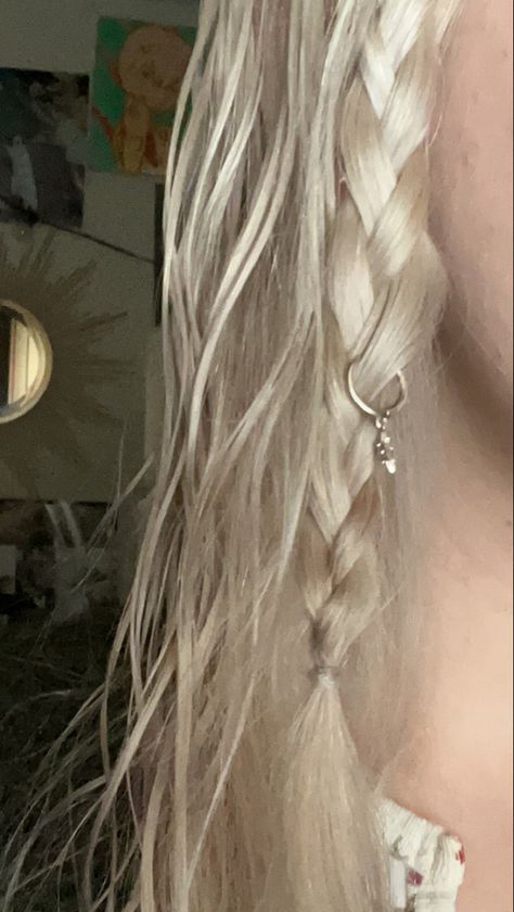 Moon Face Hairstyles, Sun Moon Aesthetic, Neverland Aesthetic, Mona Awad, Aesthetic Celestial, Long White Hair, Silver Blonde Hair, Single Braid, Girls Y2k