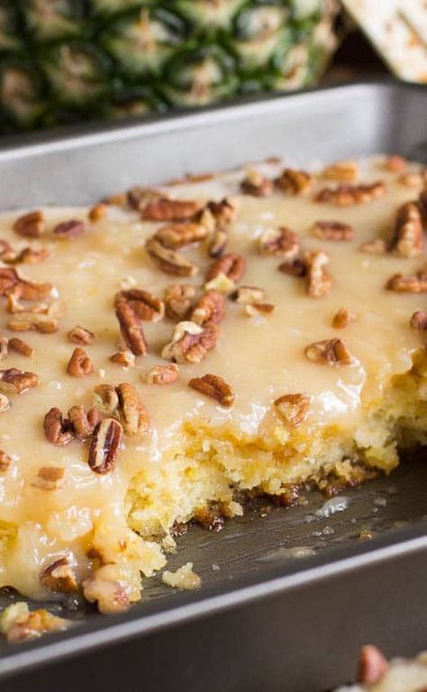 Pineapple Sheet Cake Pecan Icing Recipe, Butter Pecan Icing, Butter Pecan Sheet Cake, Pineapple Sheet Cake Recipe, Pecan Sheet Cake, Pineapple Sheet Cake, Cakes Slices, Dump Cakes, Dessert Aux Fruits