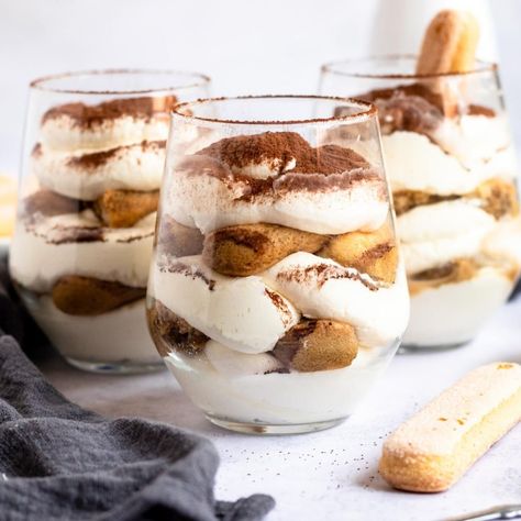 Easy Tiramisu Cups Italian Thanksgiving Recipes, Tiramisu Cups, Easy Tiramisu, Mothers Day Desserts, Mini Dessert Cups, Peanut Butter Ice Cream, Almond Biscotti, Tiramisu Recipe, Refreshing Desserts