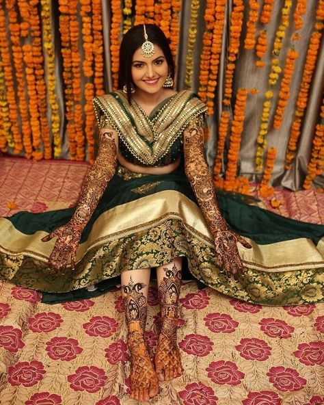 Stylish Bridal Dresses, Mehendi Photography, Indian Bride Poses, Mehndi Outfit, Indian Bride Photography Poses, Mehndi Outfits, Mirror Work Lehenga, Indian Wedding Poses, Mehendi Ceremony