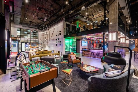 Inside Moxy Hotel’s New Millennial-Friendly Game Room Bar Downtown - Eater DC Gaming Room Decor Ideas, Gaming Desk Decor, Teen Game Rooms, Moxy Hotel, Pool Design Modern, Hotel Games, Modern Game Room, Room Decor Accessories, Lounge Room Design