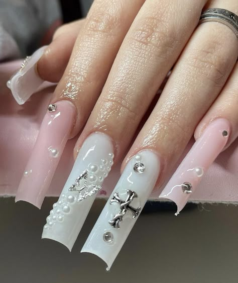 January Birthday Nails 2023, Baddie Arm Tattoos Meaningful, Plain Nails With Charms, Simple Bling Acrylic Nails, Clean Square Nails, Clear Square Acrylic Nails, 2000 Inspired Nails, Birthday Nail Inspo Acrylic, Long Nail Sets