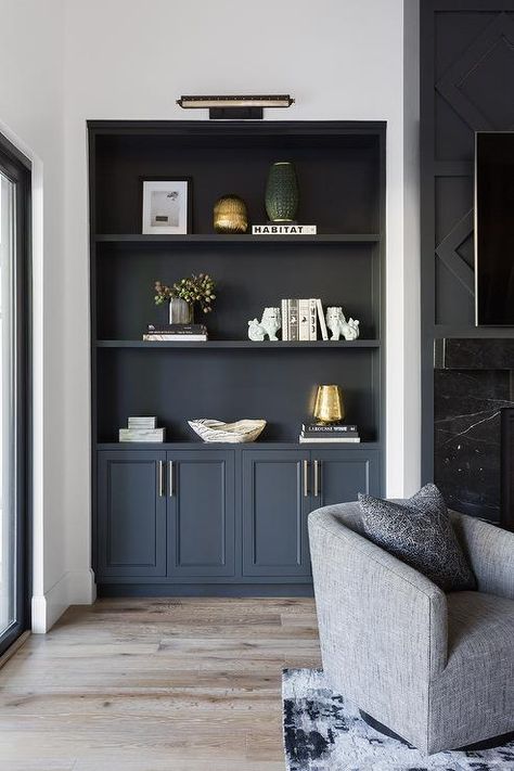 Brass Picture Light Over Black Built In Shelves and Cabinets - Transitional - Living Room Billy Ikea, Farrow Bal, Farrow & Ball, Built In Shelves Living Room, Living Room Built Ins, Living Tv, Built In Cabinet, Dessert Easy, Farrow And Ball Paint