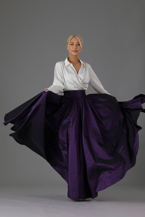 Plum Taffeta Full Circle Skirt for Women Classic Skirt Ball Gown Skirt  Formal Skirt Wedding Skirt Photoshoot Skirt Skirt Photoshoot, Custom Skirt, How Many Bridesmaids, Taffeta Skirt, Ball Skirt, Evening Skirts, Wedding Skirt, Gown Skirt, Classic Skirts