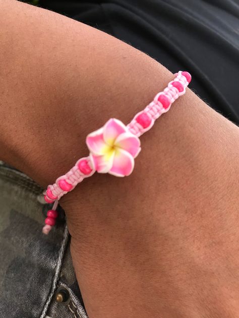 Hawaiian Accessories, Pink Macrame, Friendship Wishes, Beach Preppy, Surf Jewelry, Bracelet Macrame, Hawaiian Flower, Square Knot, Free Bracelet