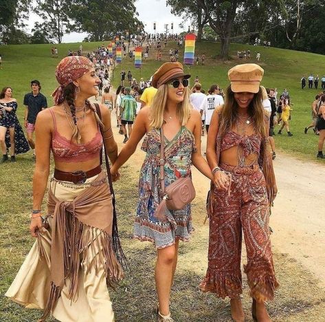 Woodstock Outfit, Woodstock Fashion, Bohemian Schick, Boho Festival Outfit, Spiritual Fashion, Festival Mode, Summer Festival Outfit, 70s Inspired Fashion, Bohemian Style Clothing