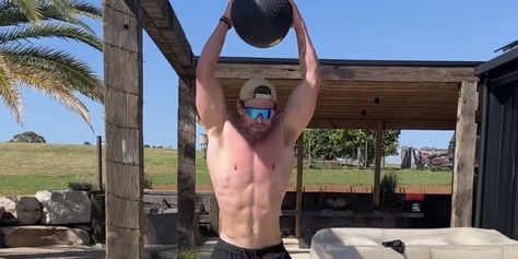 A Lean Chris Hemsworth Shared a Look at His New 'Functional' Workout Chris Hemsworth Training, Chris Hemsworth Workout, Body Workout Routine, Functional Workout, Sprint Workout, Superhero Workout, Functional Workouts, Thor Love And Thunder, Full Body Workout Routine