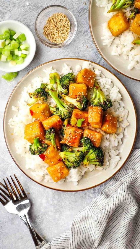 This easy 30-minute sweet chili tofu is crispy tofu cubes and tender broccoli coated in a sweet, sticky, slightly spicy sauce. Serve with rice for a simple and satisfying plant-based dinner. Sweet Chili Tofu, Recipes Using Tofu, Chili Tofu, Vegan Egg Rolls, Tofu Cubes, Tofu Chicken, Lime Desserts, Hash Recipe, Vegan Quinoa