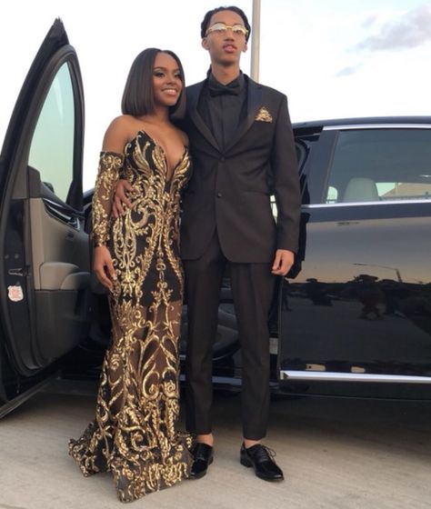 Gold Prom Tux, Black And Gold Prom Suit, Gold Prom Suit, Prom Couples Outfits, White Jeans For Men, Prom Tux, Dresses Fun, Prom Goals, Prom Couples