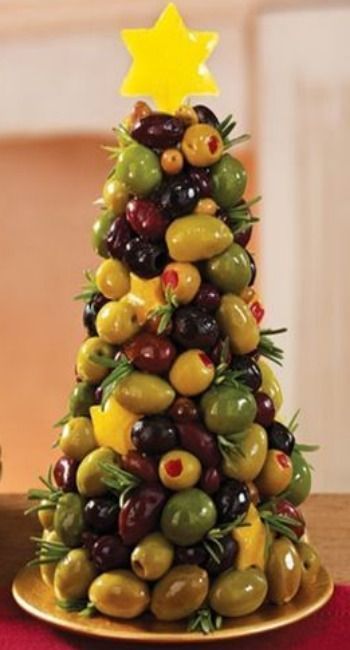 Appetizer Tree, Olive Recipes Appetizers, Olive Appetizer, Christmas Tree Food, Christmas Buffet, Xmas Food, Christmas Gathering, Holiday Appetizers, Snacks Für Party