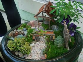 Good Life of Design: Do You Believe In Fairies? Fairies Garden, Fairy Garden Designs, Faeries Gardens, Mini Fairy Garden, Fairy Stuff, Mini Gardens, Dish Garden, Garden Mini, Fairy Garden Houses