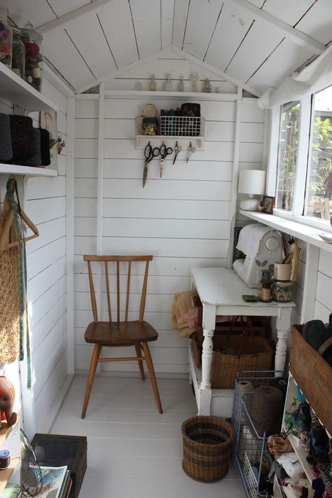 Tiny shed studio. Sewing Shed, Shed Office, Shed Interior, Craft Shed, Home Office Inspiration, Decor Studio, She Sheds, In The Corner, Garden Studio