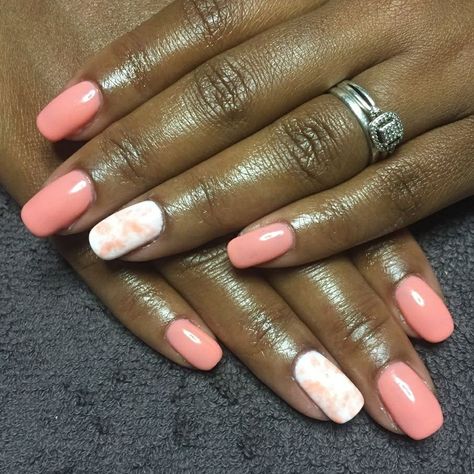 Peach nails with marble nail art Coral Marble Nails, Peach Marble Nails, Beach Nails Coral, Nail Art Peach, Nail Art Marble, Summer Beach Nails, Nails Coral, Summer Nails Beach, White Basket