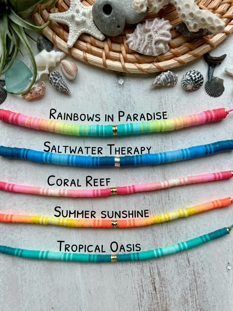 Heishi Bead Bracelet Ideas Preppy, Anklet Ideas Clay Beads, Clay Bead Bracelet Ideas Colorful, Clay Bead Bracelet Ideas Tropical, Clay Bead Inspo Summer, Hawaii Bracelet Ideas, Summer Bracket Ideas, Clay Bead Bracelet Pattern Ideas, Summer Clay Bead Necklace