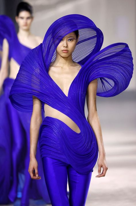 Fluid Fashion Design, Fluid Fashion, Visionary Fashion, Gaurav Gupta, Sculptural Fashion, Conceptual Fashion, Dinner Dress Classy, Weird Fashion, Fashion Portfolio