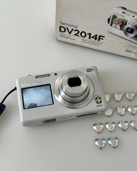 Y2k Camera, Digi Camera, Silver Y2k, Binding 13, Film Camera Photography, Digi Cam, Tech Aesthetic, Cute Camera, Retro Gadgets