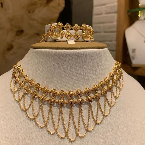 Real Gold Bridal Jewellery Indian, Jewlary Pic, Gold Necklace Designs Latest, Party Wear Designs, Latest Gold Bangles, Real Earth, Unique Gold Jewelry Designs, Bridal Necklace Designs, Gold Jewels Design