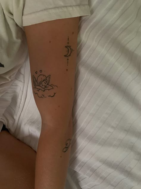 Cherub Arm Tattoo, Tattoo Cherub, Angel Tattoo For Women, Sparkle Tattoo, Inspiring Quote Tattoos, Cherub Tattoo, Aesthetic Tattoos, Small Tats, Different Tattoos