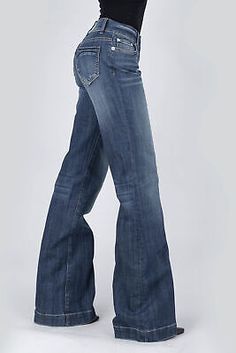 Body Suit With Low Rise Jeans, East Coast Clothes, Cute Jeans Bootcut, Cool Jeans Women, 90s Jnco Jeans, Shoes For Women School, Boot Barn Jeans, Flared Jeans High Waisted, Single Clothing Items