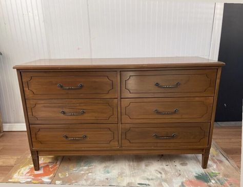 We love thrift store old dresser makeover but this one is one of the best dresser upcycle idea we've seen in a while. #dressermakeover #beforeafter Old Dresser Makeover, Dresser Upcycle, Trash To Treasure Ideas, Best Dresser, Painting Old Furniture, Clean Kitchen Cabinets, Bathroom Crafts, Furniture Makeover Ideas, Painting Old