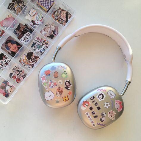 Personalized Electronics, Guitar Headphones, Trendy Headphones, Headphone Decoration, Aesthetic Headphones, Iphone Headphones, Airpod Max, Cute Headphones, Apple Headphone