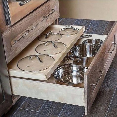 Kitchen Appliance Storage, Appliances Storage, Shaker Style Kitchens, Diy Kitchen Remodel, Kitchen Cabinet Organization, Kitchen Drawers, Furniture Bedroom, Storage Diy, Kitchen Cabinet Design