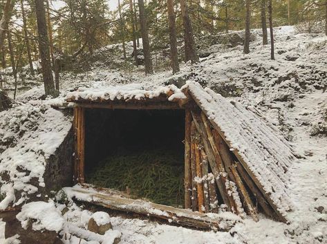 Winter shelter . . . . . .  #survival #survivor #survivalist #kamp #camp #bushcraft #bushcraftturkiye #bushcraftskills #survivalkit #tips #survivaltips #hunt #hunting #hunter #wild #wildlife #wilderness #hiking #trekking #cabin #shelter #outdoor #tent #adventure #underground #bushcfrafter #leanto #cold #plant #rainforest 📸@nordicwilderness_  via ✨ @padgram ✨(http://dl.padgram.com) Bushcraft Shelter Winter, Wikiup Shelters, Winter Survival Shelter, Survival Shelter Ideas, Wilderness Shelter, Woods Hangout Spot, Therian Den, Apocalypse Family, Larp Camp