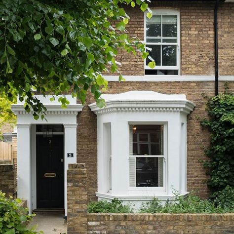 Take-a-look-inside-this-London-Victorian-semi-with-a-modern-edge-exterior English Terrace House Interior, London Terrace House Interior, Victorian Terrace House Exterior, Victorian House Bedroom, Terraced House Exterior, Modern Victorian House Plans, English House Exterior, Victorian House London, Modern Victorian Decor