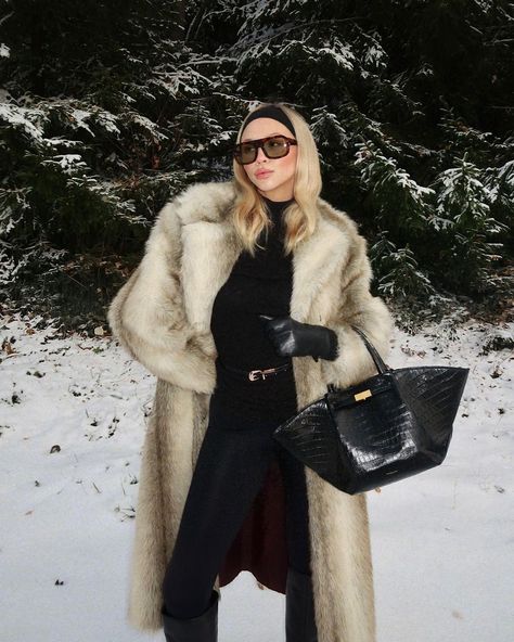 I always forget how much I love this thrifted faux fur every winter 🧸 she’s warm and cozy! | Instagram Fur Gloves Outfit, How To Style Fur Coat, Vogue Winter, Mob Wife Outfit 2024, Winter Outfits Fur Coat, Snow Clothes Outfits, Winter Fashion Aesthetic, Classy Outfits Winter, White Faux Fur Coat Outfit