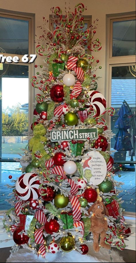 Grinch Tree, Grinch Trees, Grinch Decorations, Grinch Christmas Party, Whoville Christmas, Grinch Christmas Tree, Grinch Christmas Decorations, Christmas Tree Decorating Themes, Creative Christmas Trees